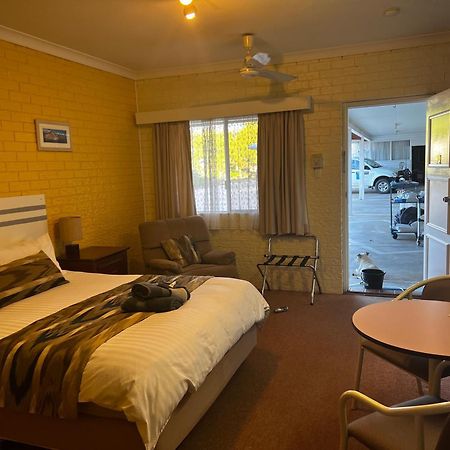 Jillaroo Motor Inn Ґлен-Іннес Екстер'єр фото
