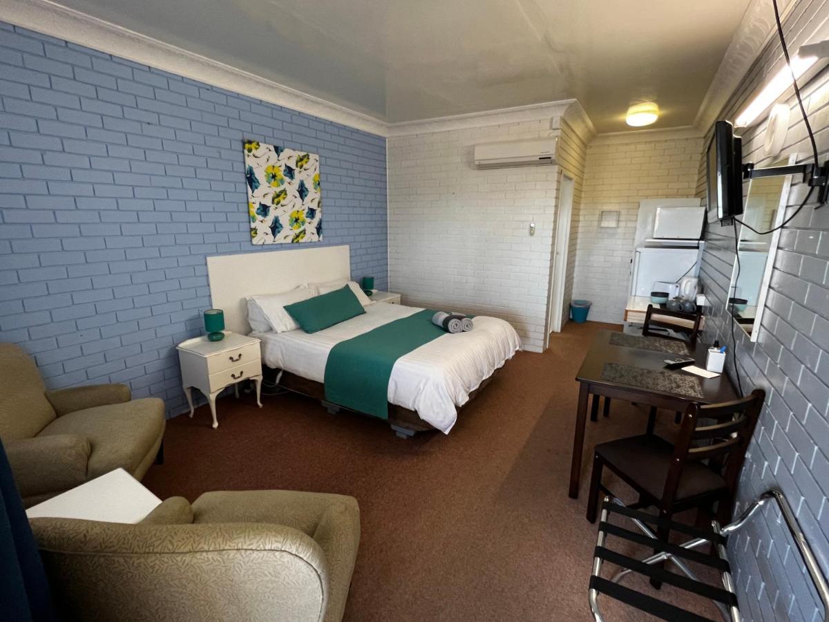 Jillaroo Motor Inn Ґлен-Іннес Екстер'єр фото