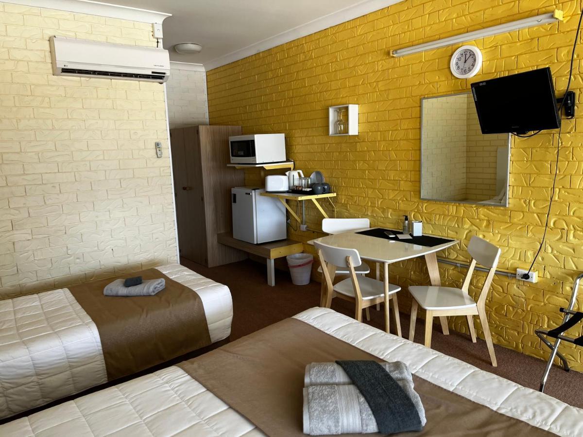 Jillaroo Motor Inn Ґлен-Іннес Екстер'єр фото