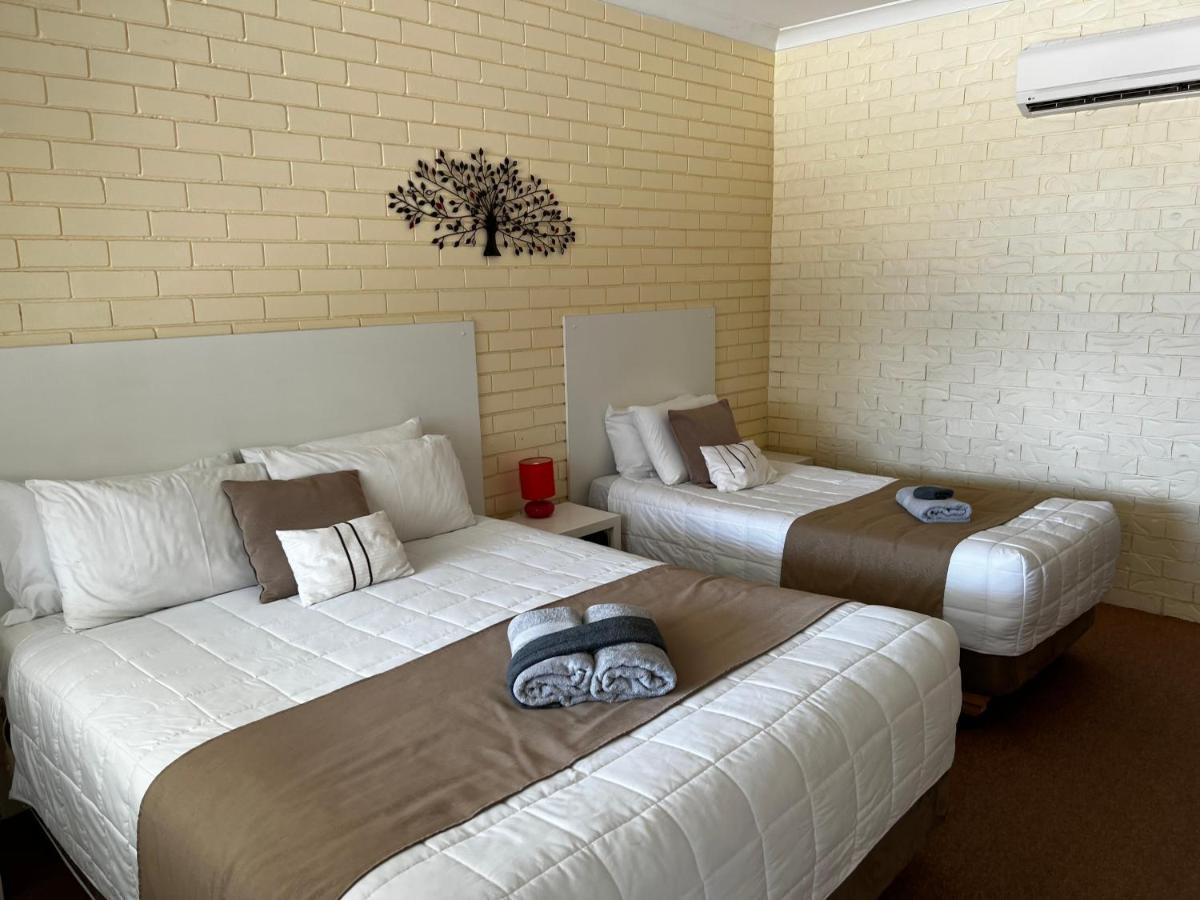 Jillaroo Motor Inn Ґлен-Іннес Екстер'єр фото