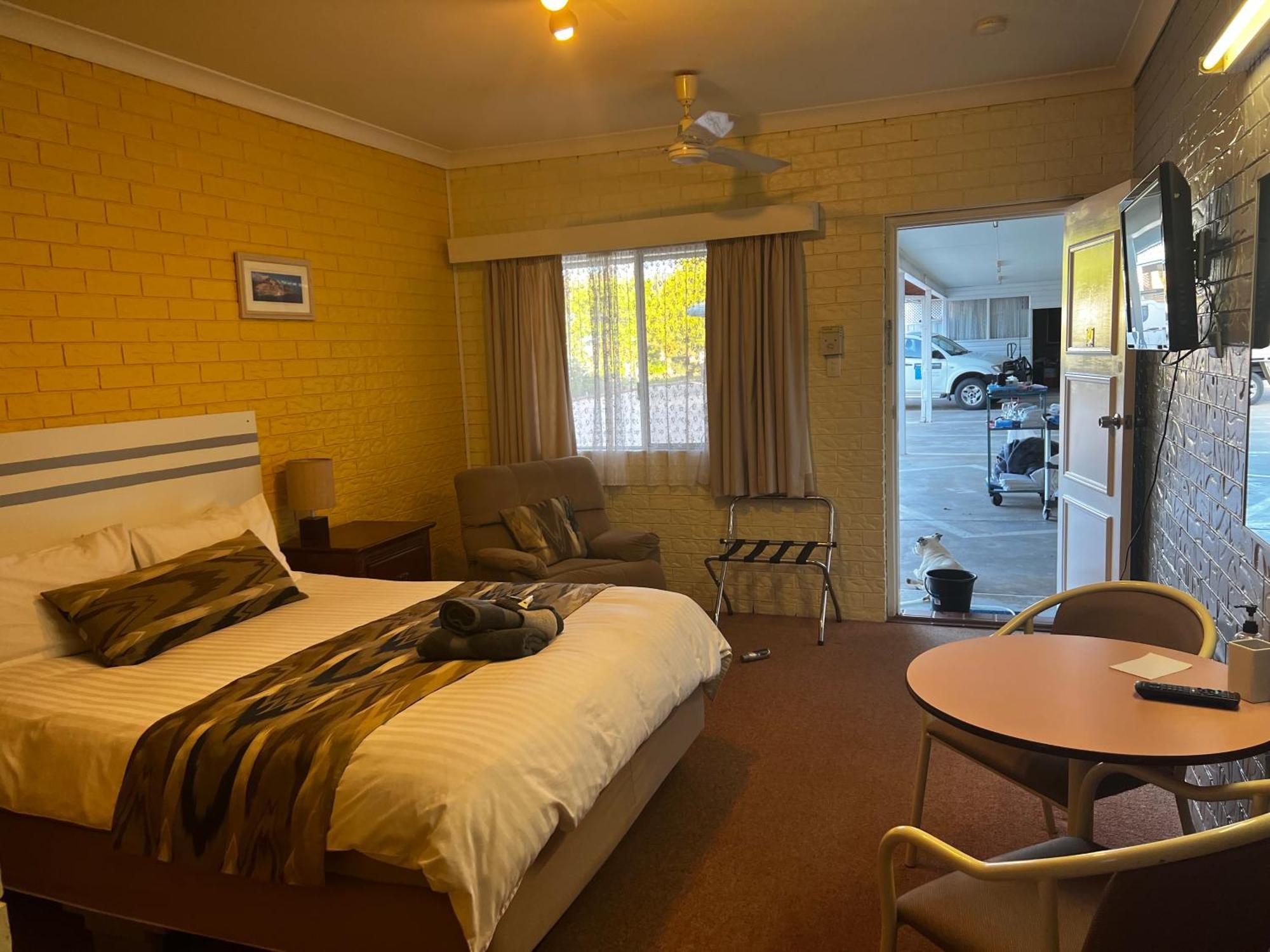 Jillaroo Motor Inn Ґлен-Іннес Екстер'єр фото