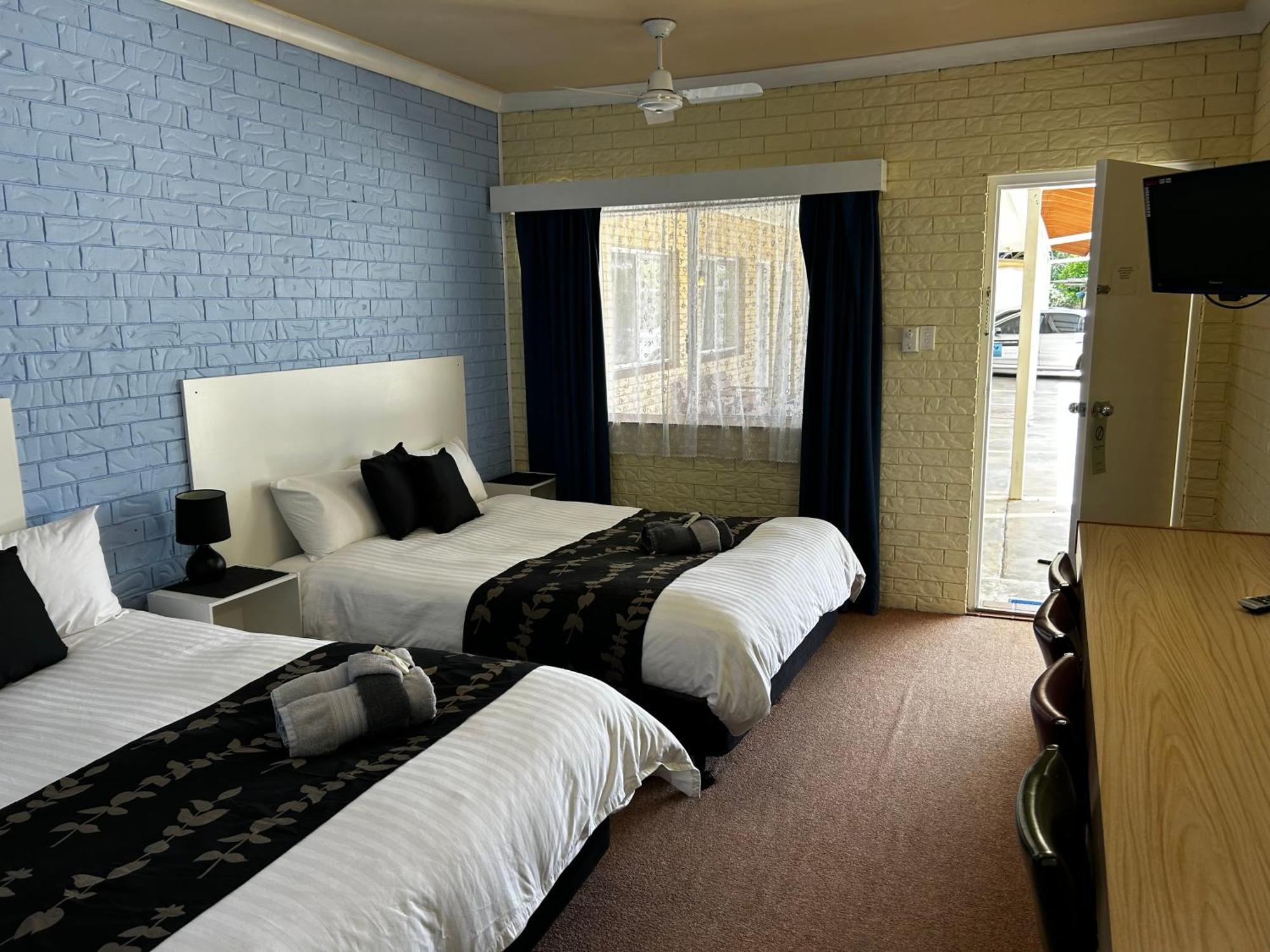 Jillaroo Motor Inn Ґлен-Іннес Екстер'єр фото