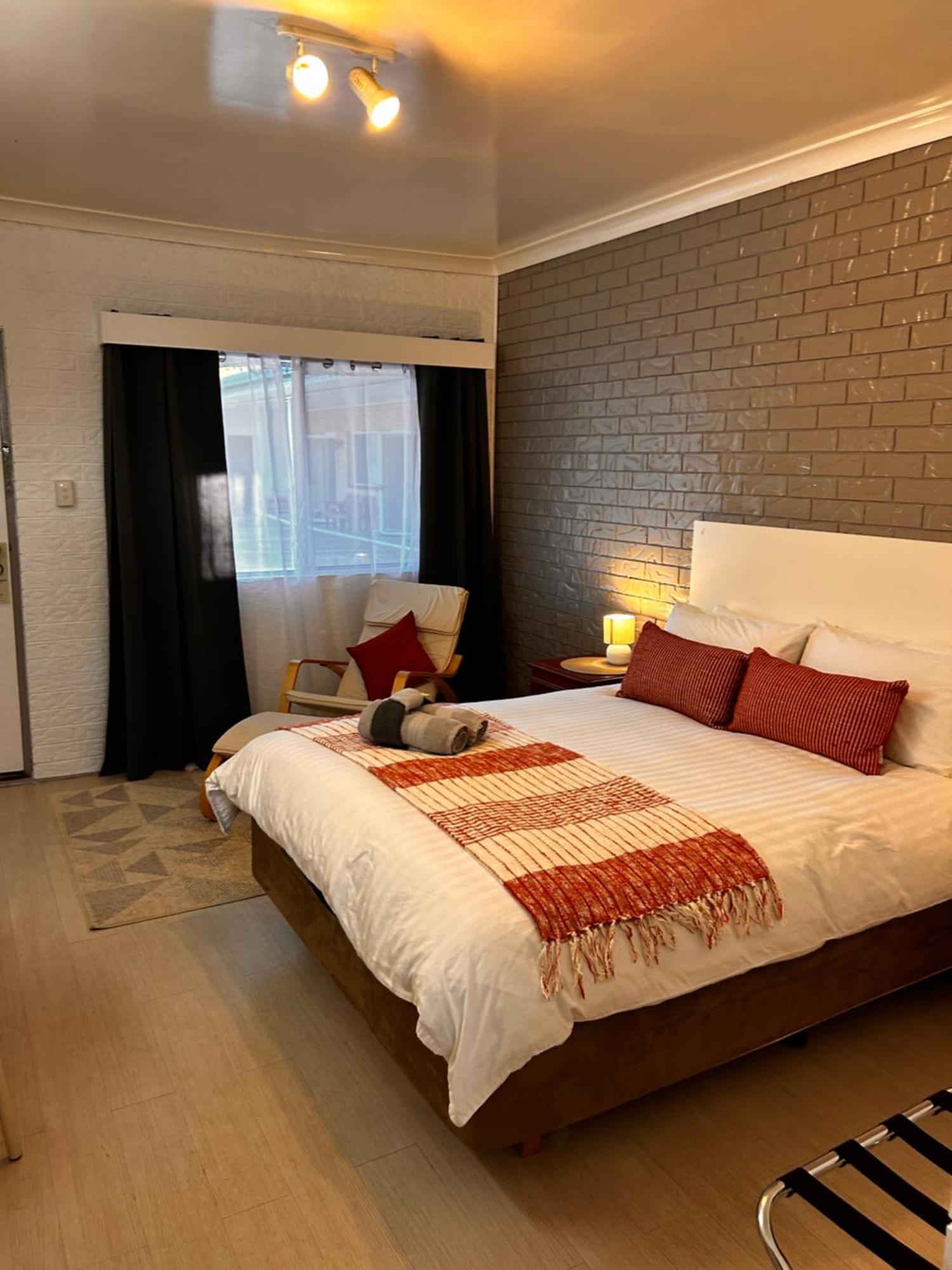 Jillaroo Motor Inn Ґлен-Іннес Екстер'єр фото