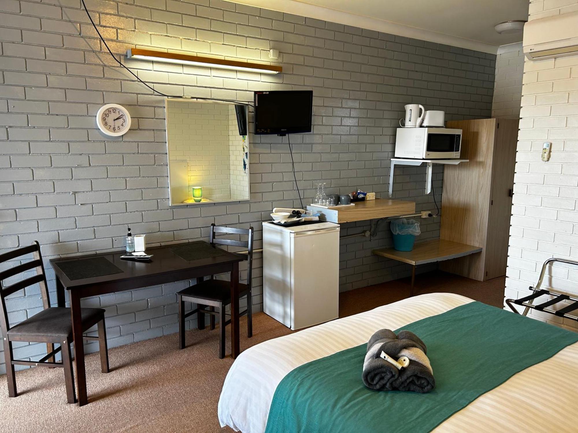 Jillaroo Motor Inn Ґлен-Іннес Екстер'єр фото