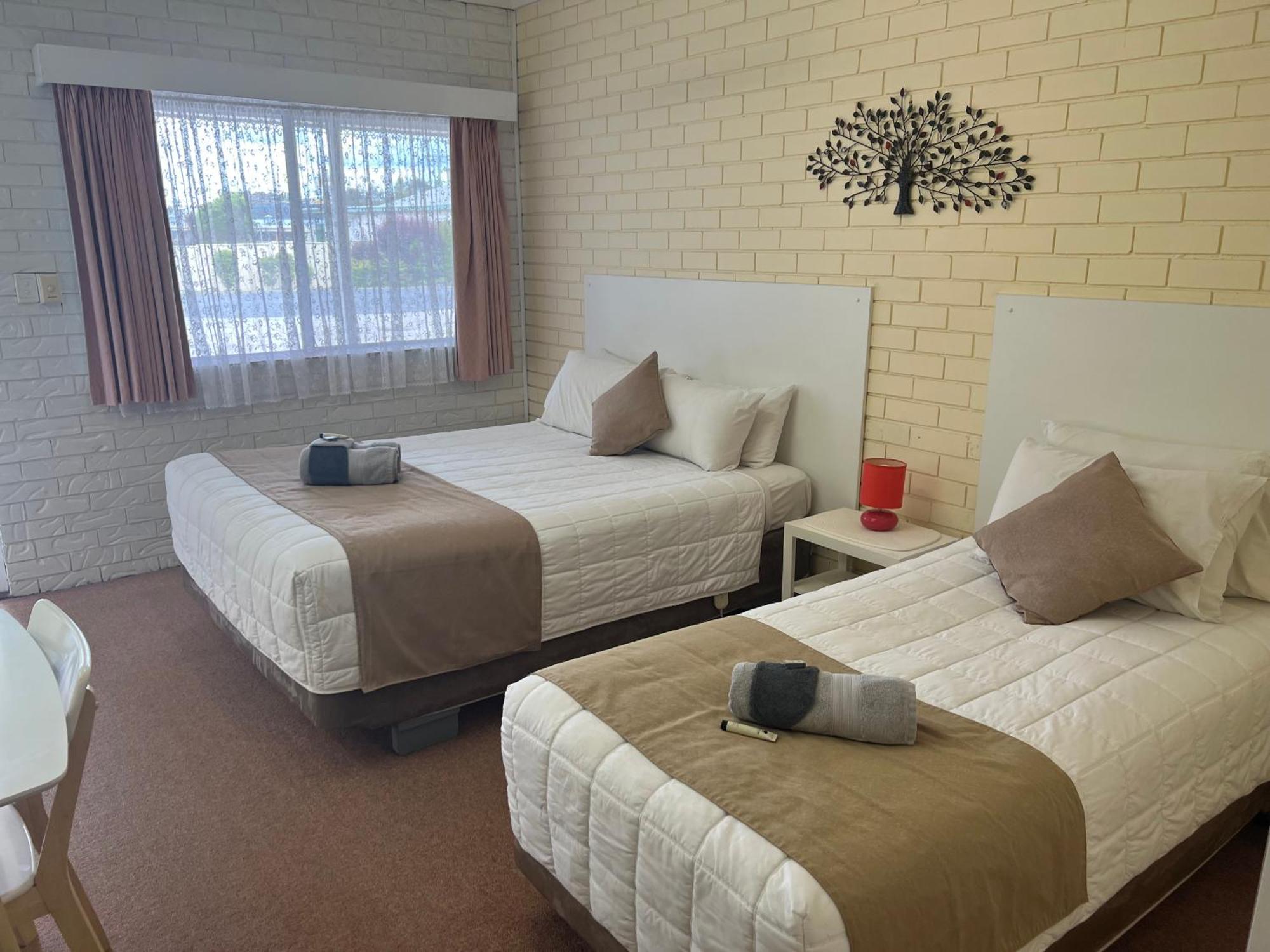 Jillaroo Motor Inn Ґлен-Іннес Екстер'єр фото