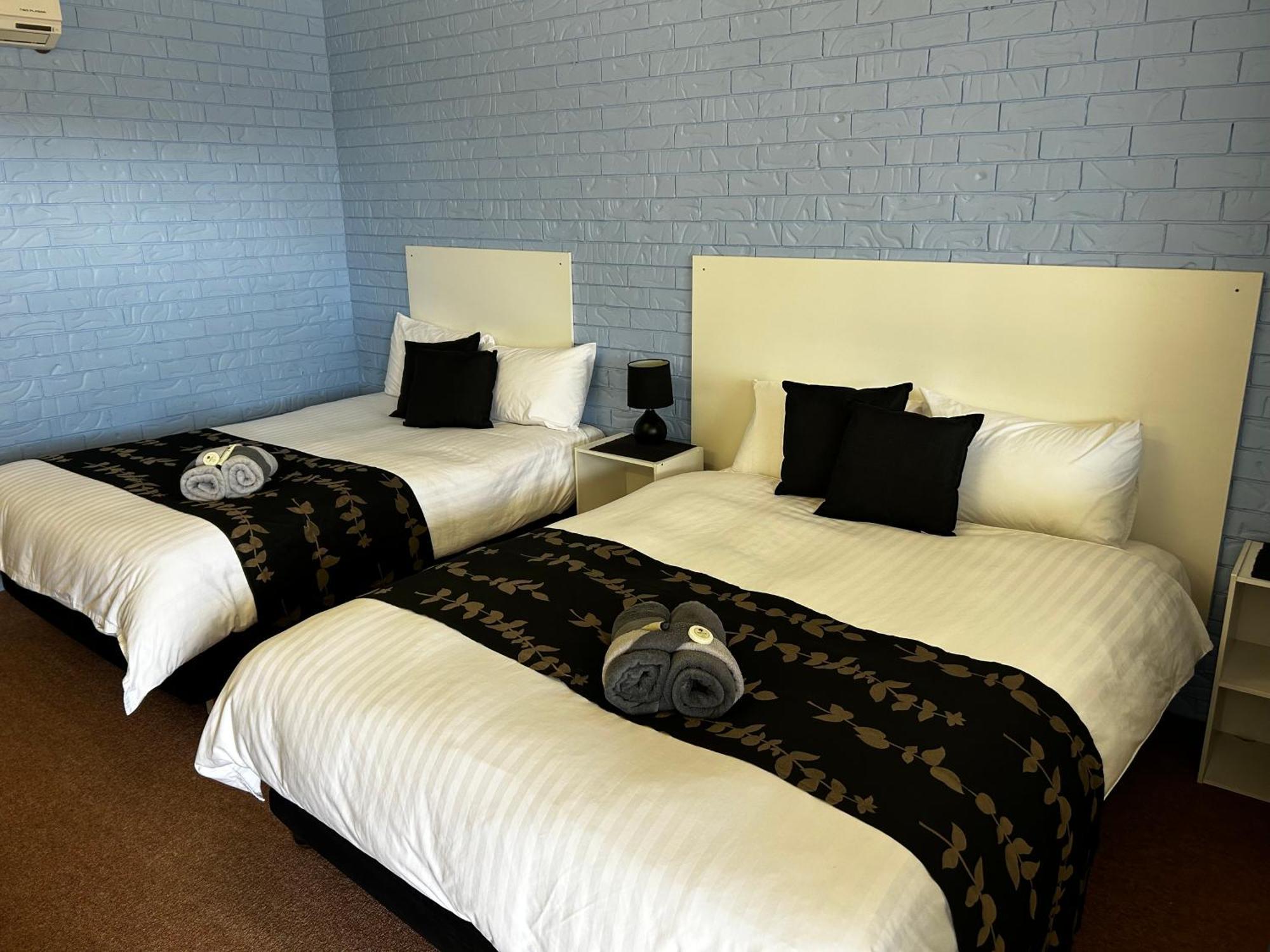 Jillaroo Motor Inn Ґлен-Іннес Екстер'єр фото